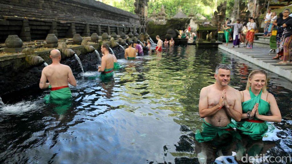 Exploring Bali's Water Temples: Sacred Sites of Spiritual Serenity