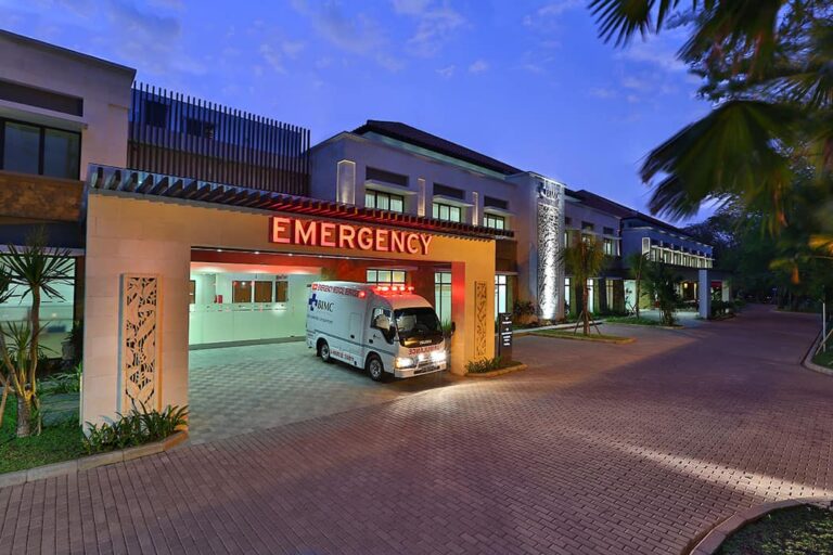BIMC-Nusa-Dua-Bali-Hospital-Emergency-Entrance-night